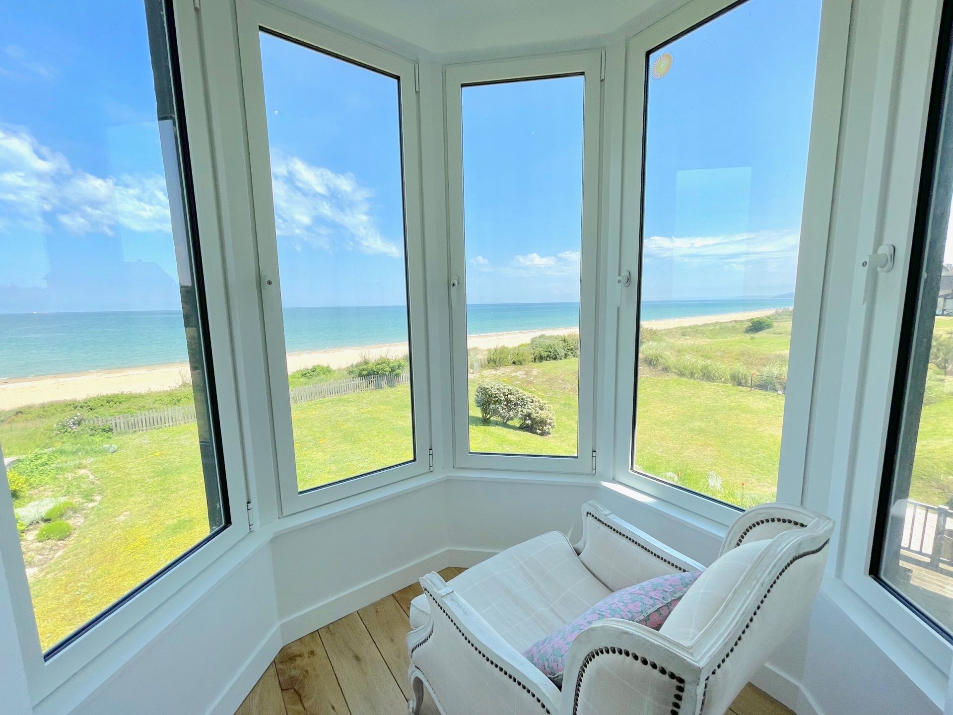 house 13 Rooms for seasonal rent on MERVILLE FRANCEVILLE PLAGE (14810)