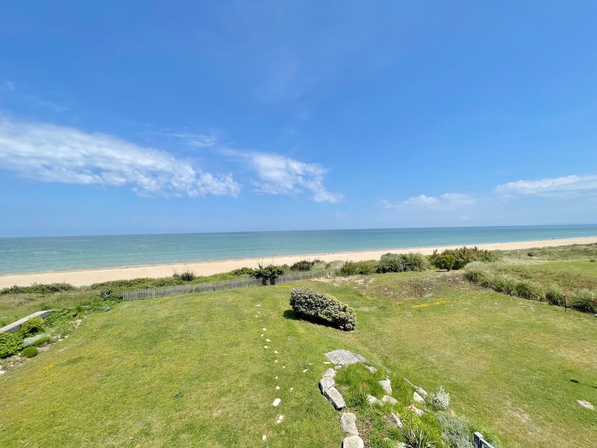 house 13 Rooms for seasonal rent on MERVILLE FRANCEVILLE PLAGE (14810)