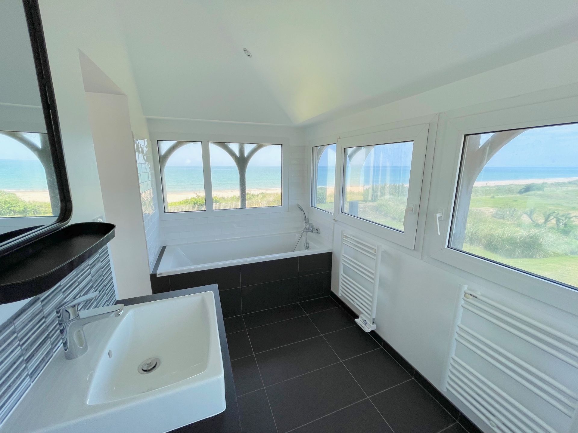 house 13 Rooms for seasonal rent on MERVILLE FRANCEVILLE PLAGE (14810)