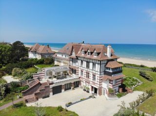 house 13 Rooms for seasonal rent on MERVILLE FRANCEVILLE PLAGE (14810)