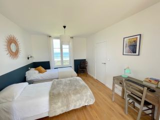 house 13 Rooms for seasonal rent on MERVILLE FRANCEVILLE PLAGE (14810)