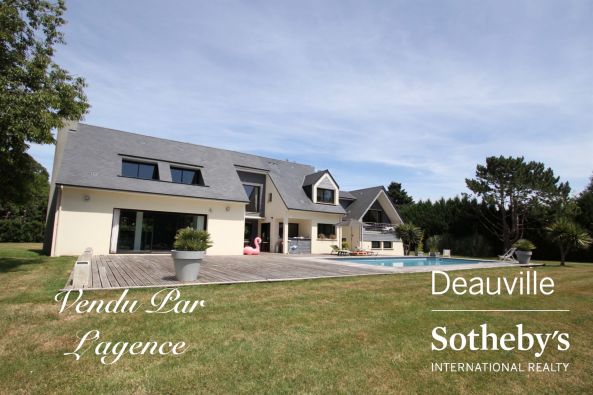 Sale Contemporary house Saint-Gatien-des-Bois 9&nbsp;Rooms 270&nbsp;m²