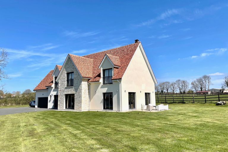 house 8 Rooms for sale on TOUQUES (14800)
