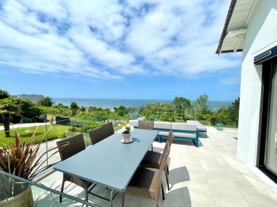 contemporary house 7 Rooms for sale on BENERVILLE SUR MER (14910) Sale Contemporary house Benerville-sur-Mer 7 Rooms 200 m²