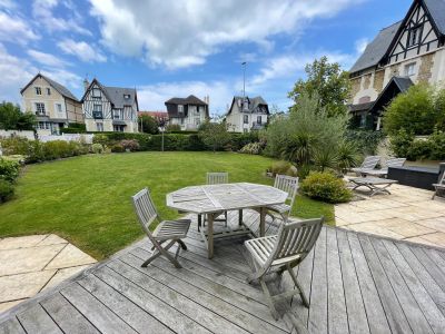 house 7 Rooms for sale on DEAUVILLE (14800) Sale House Deauville 7 Rooms 243 m²
