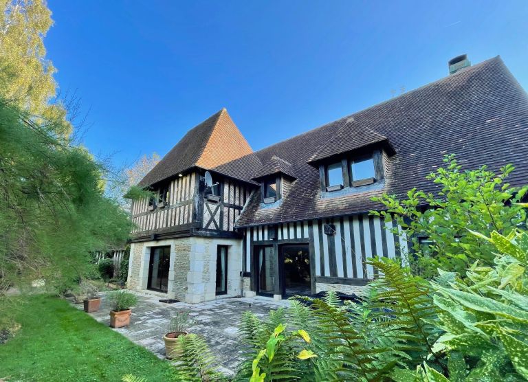 house 13 Rooms for sale on DEAUVILLE (14800)