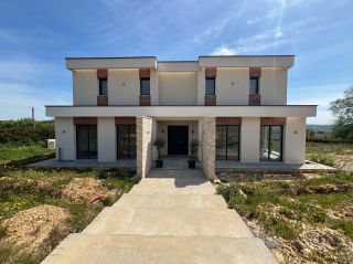 house 8 Rooms for sale on ST MARTIN AUX CHARTRAINS (14130)