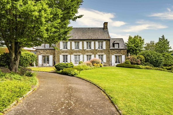 Sale House Condé-en-Normandie 9&nbsp;Rooms 244&nbsp;m²
