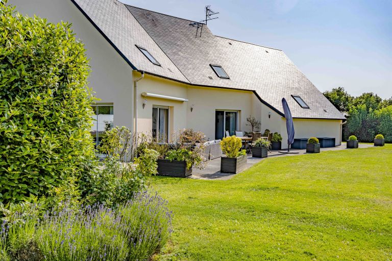 house 7 Rooms for sale on BAYEUX (14400)