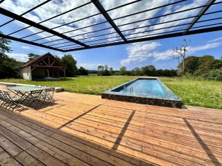 house 11 Rooms for seasonal rent on ST ETIENNE LA THILLAYE (14950)