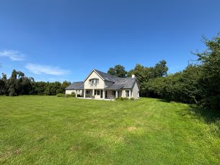 contemporary house 7 Rooms for sale on BAYEUX (14400)