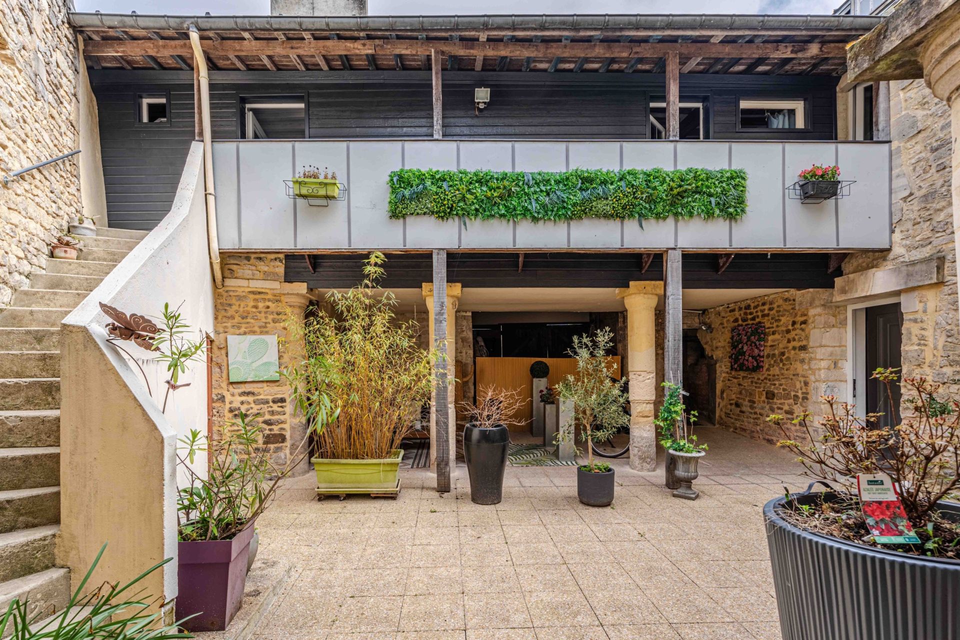 house 15 Rooms for sale on BAYEUX (14400)