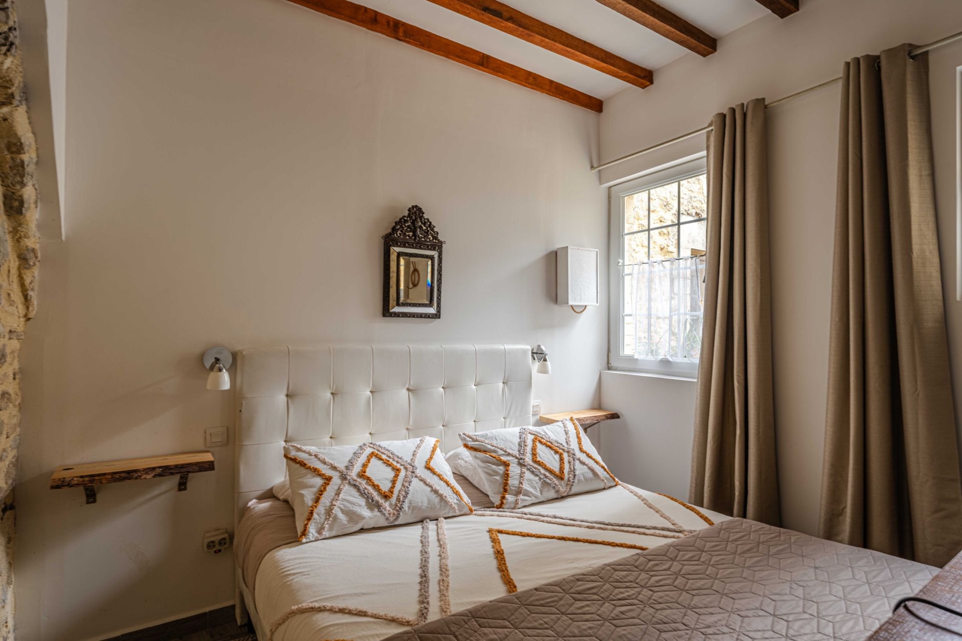 house 15 Rooms for sale on BAYEUX (14400)