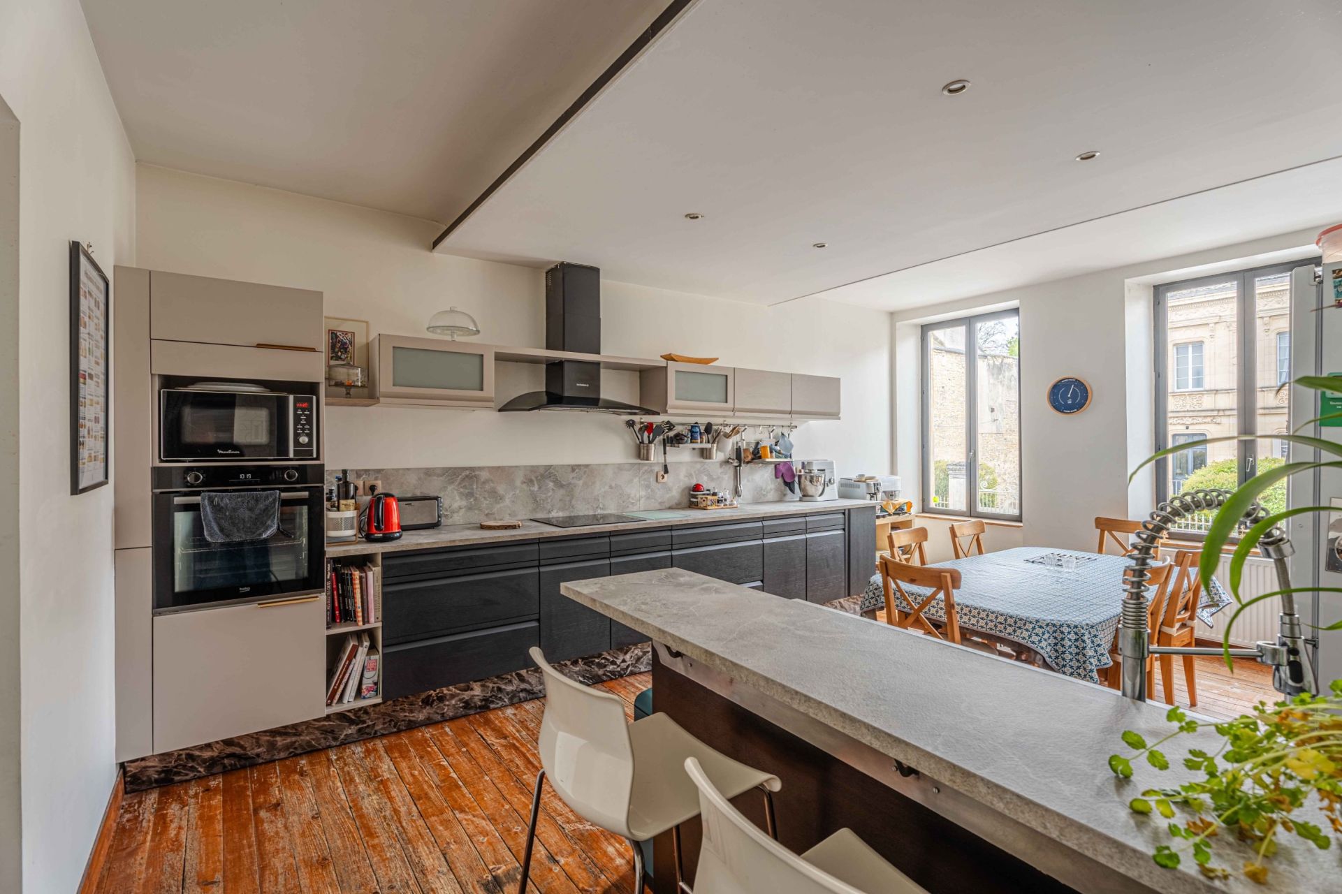 house 15 Rooms for sale on BAYEUX (14400)