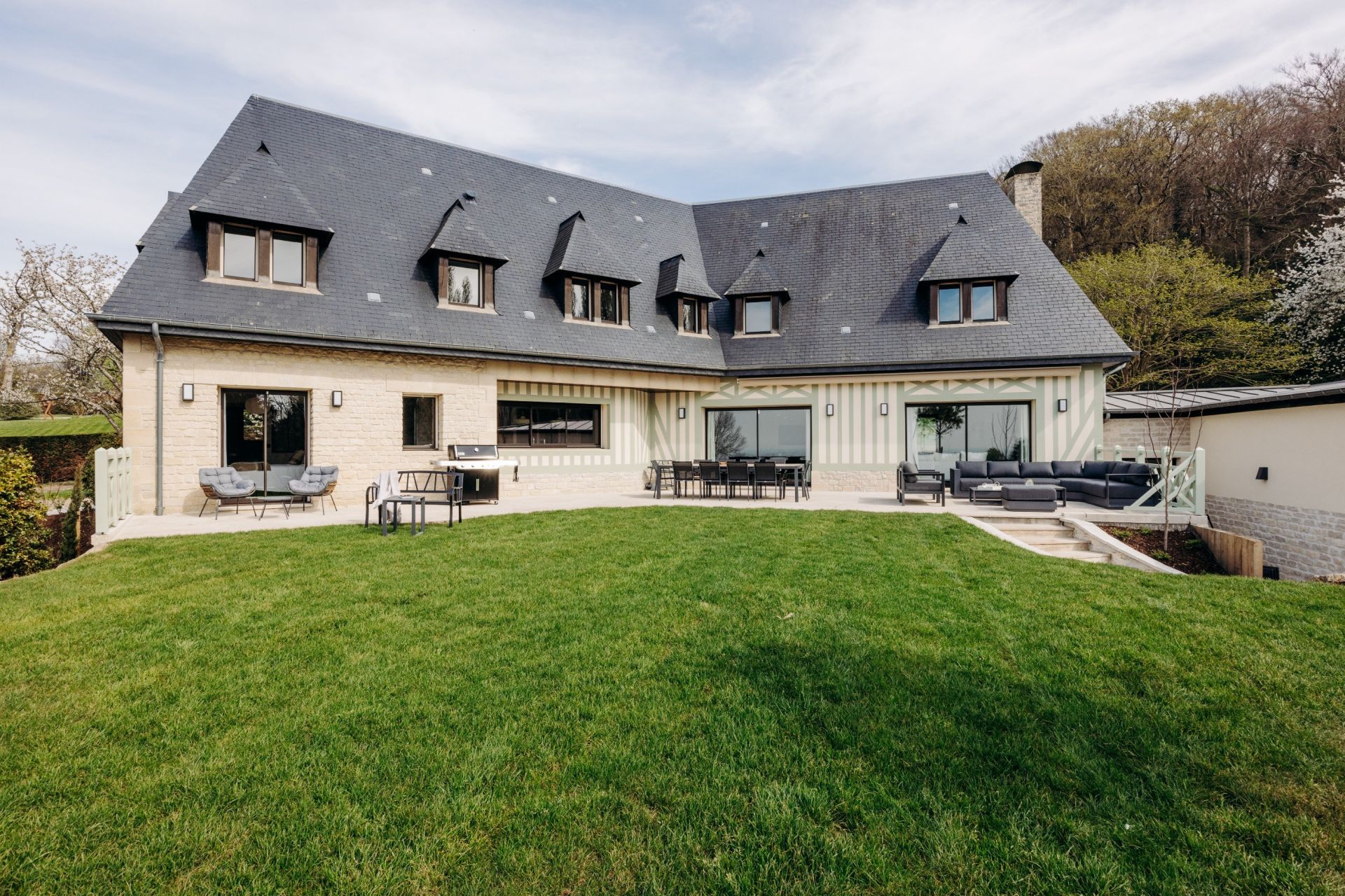 house 10 Rooms for seasonal rent on VILLERVILLE (14113)