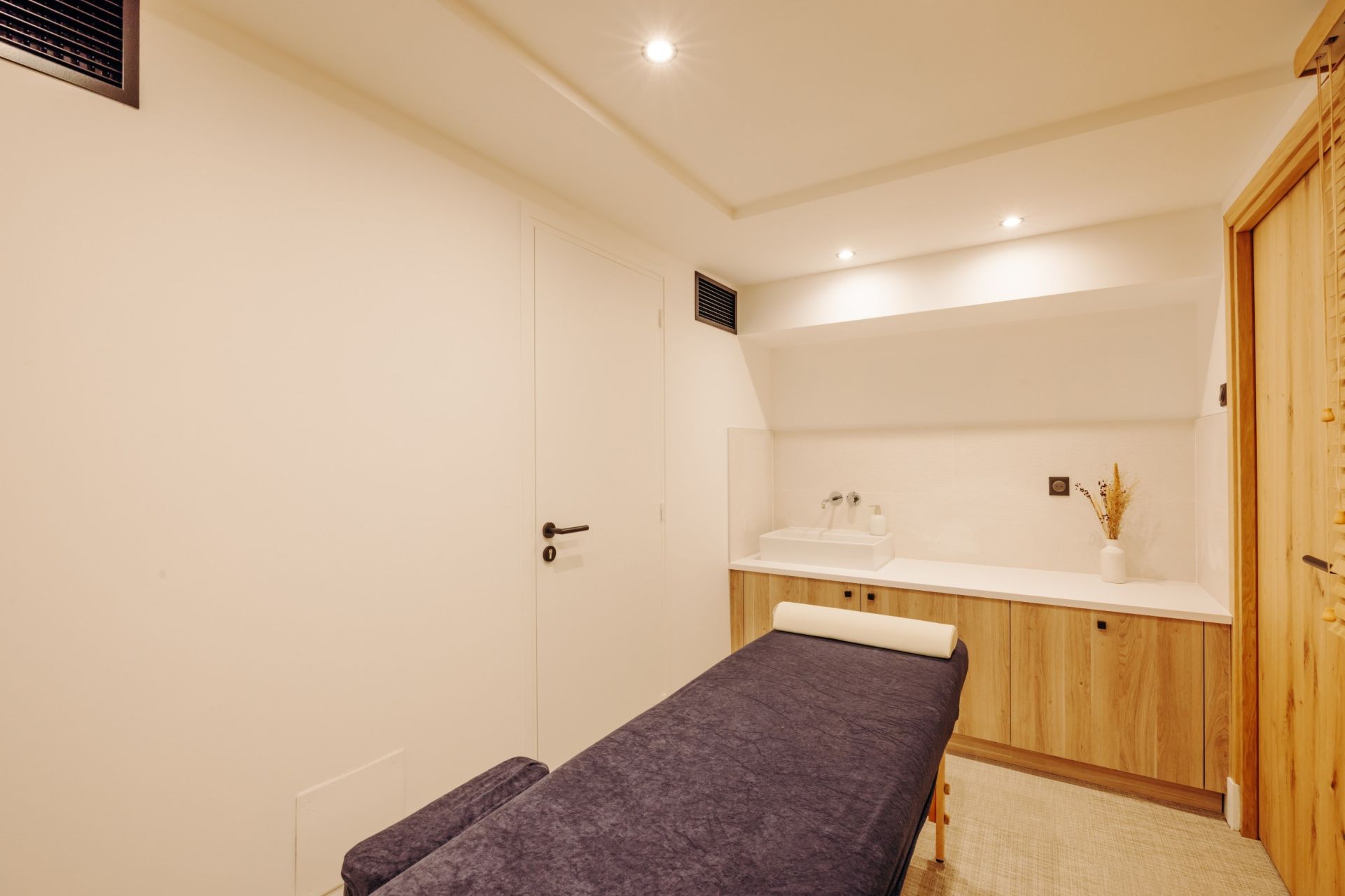 house 10 Rooms for seasonal rent on VILLERVILLE (14113)