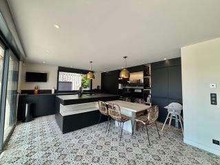 house 6 Rooms for seasonal rent on GLANVILLE (14950)