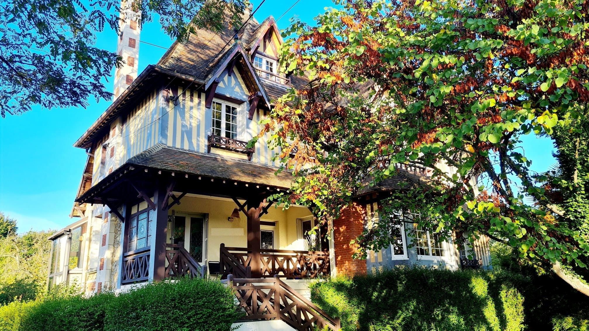 maison normande 9 Pièces en vente sur PONT L EVEQUE (14130)