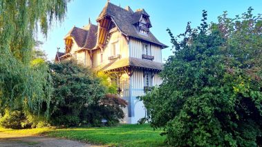 Norman house 9 Rooms for sale on PONT L EVEQUE (14130)
