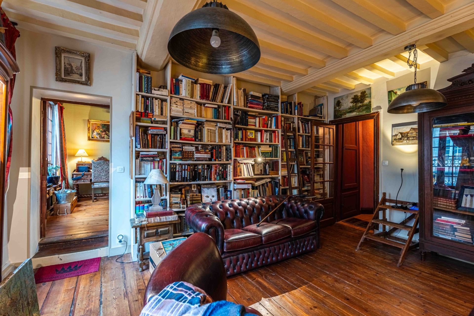 house 9 Rooms for sale on BAYEUX (14400)