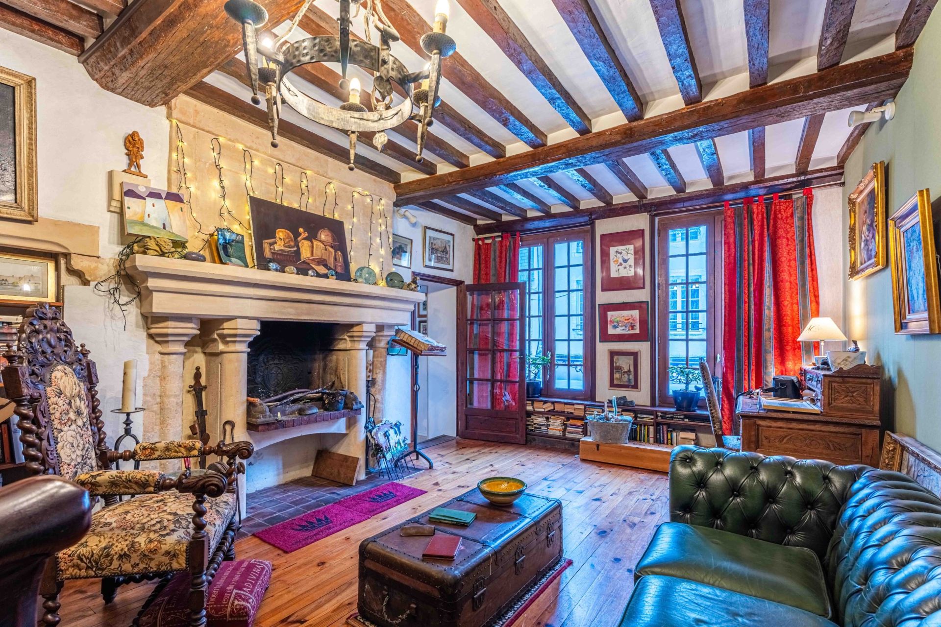 house 9 Rooms for sale on BAYEUX (14400)