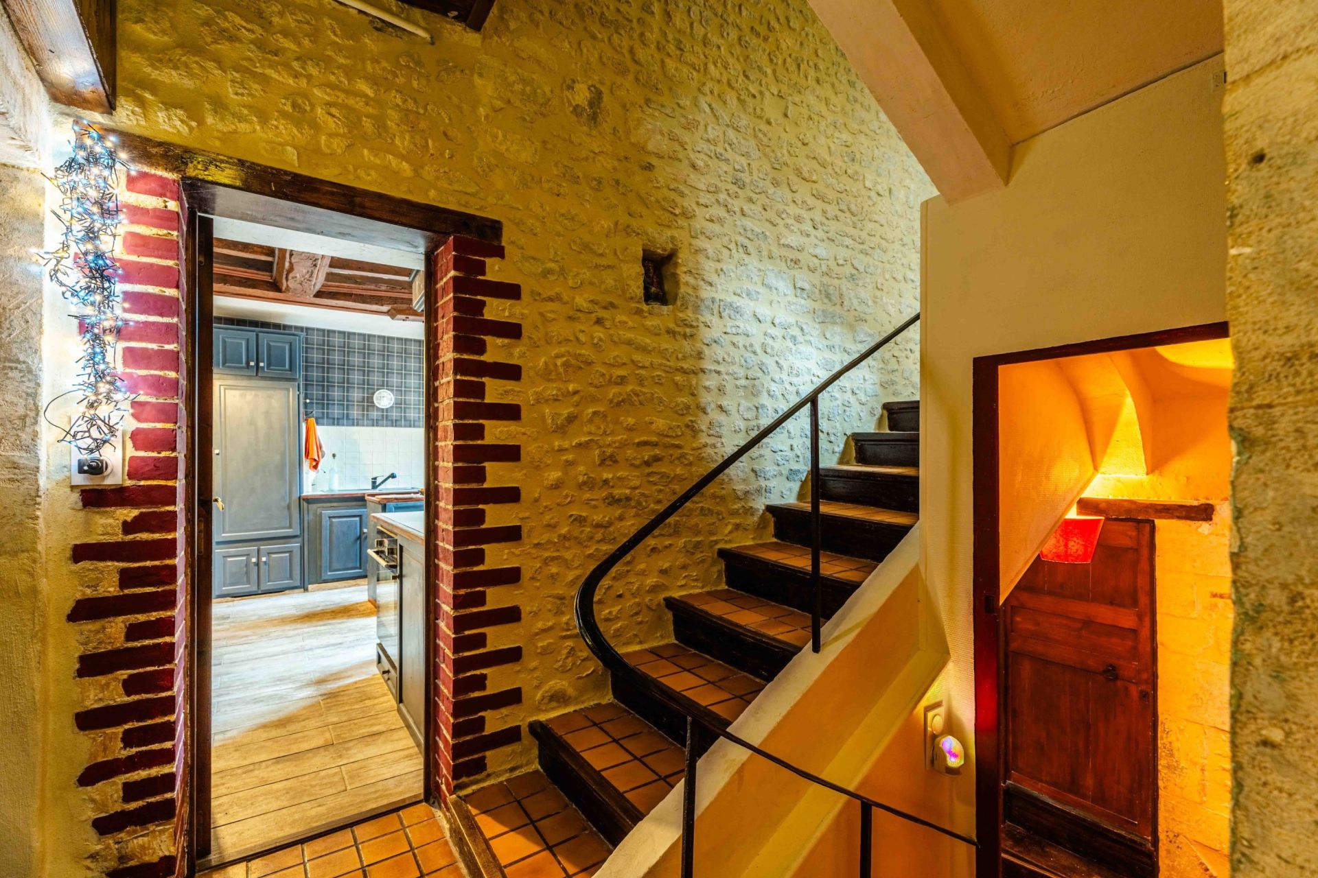 house 9 Rooms for sale on BAYEUX (14400)