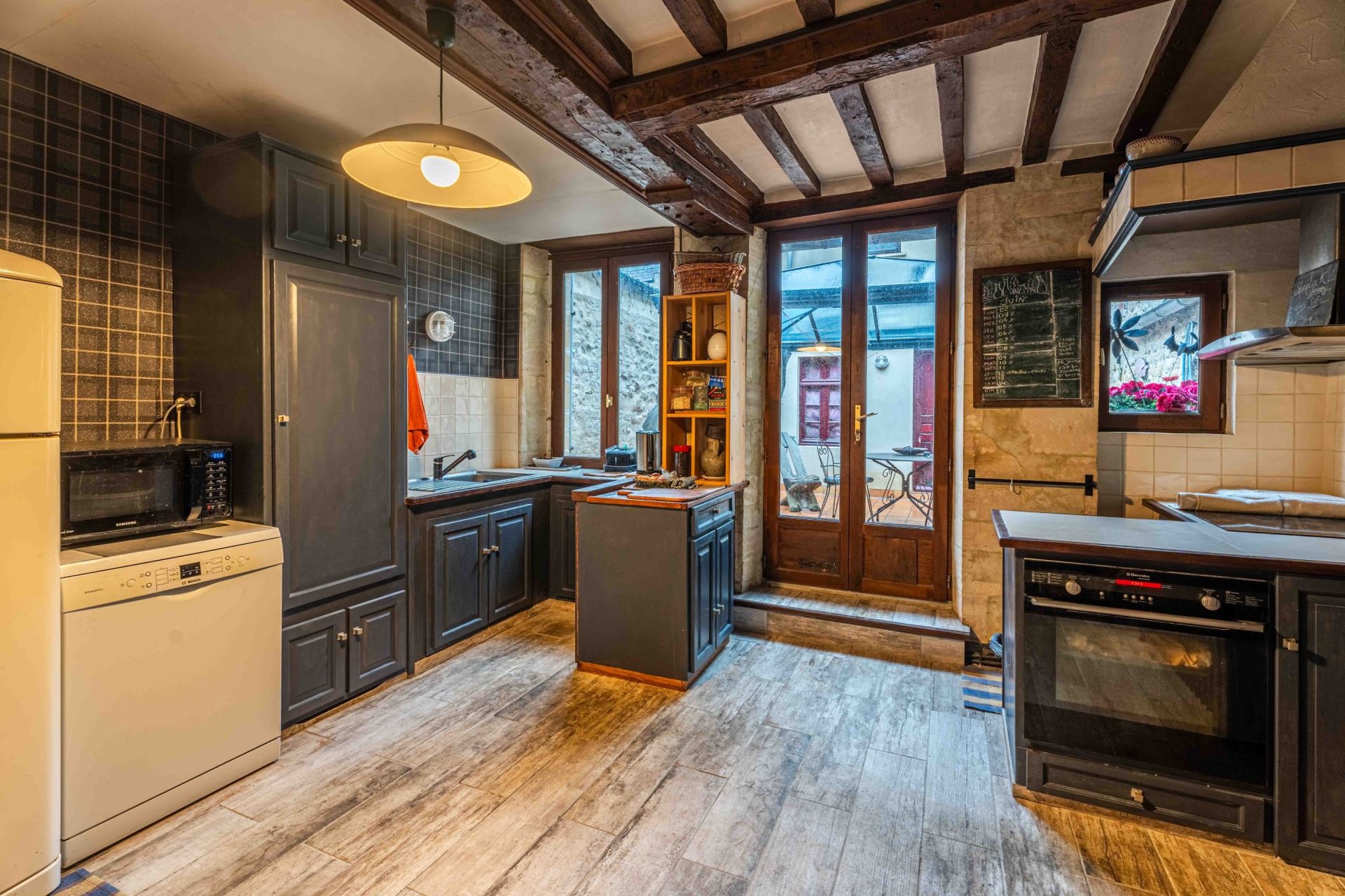 house 9 Rooms for sale on BAYEUX (14400)