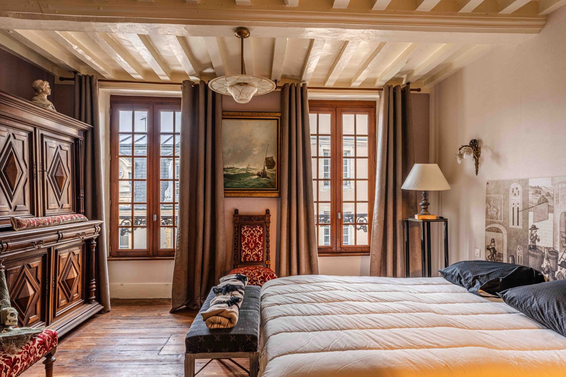 house 9 Rooms for sale on BAYEUX (14400)