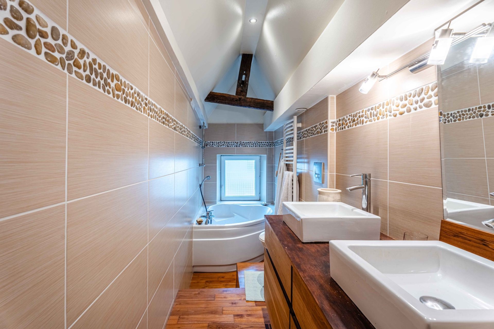house 9 Rooms for sale on BAYEUX (14400)