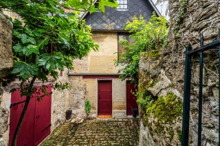 house 9 Rooms for sale on BAYEUX (14400)