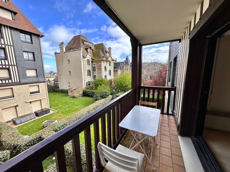apartment 2 Rooms for sale on DEAUVILLE (14800)
