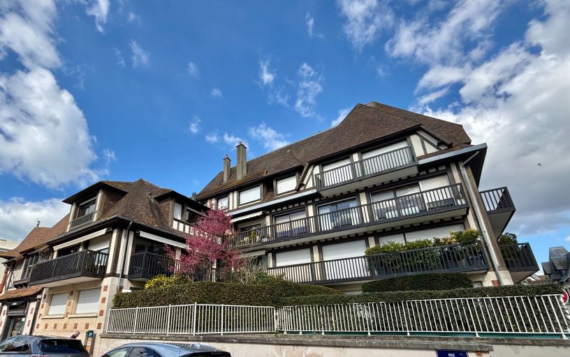apartment 5 Rooms for sale on DEAUVILLE (14800)