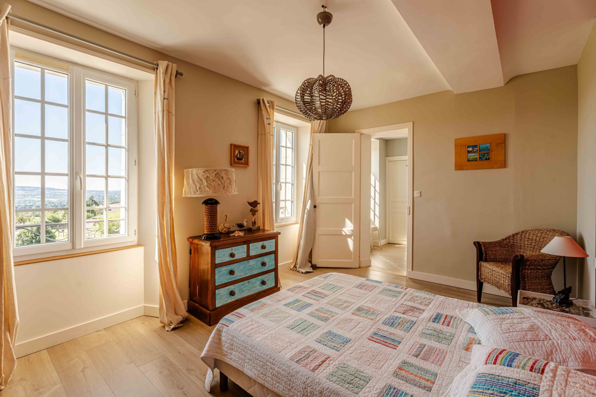 house 11 Rooms for sale on BAYEUX (14400)