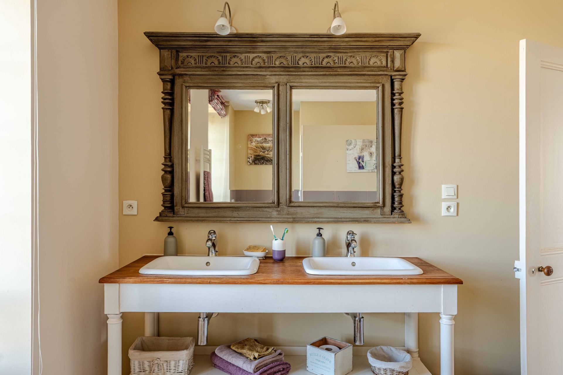 house 11 Rooms for sale on BAYEUX (14400)