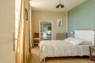 house 11 Rooms for sale on BAYEUX (14400)