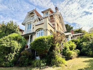 house 9 Rooms for sale on STE ADRESSE (76310)