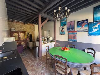 house 6 Rooms for sale on DEAUVILLE (14800)
