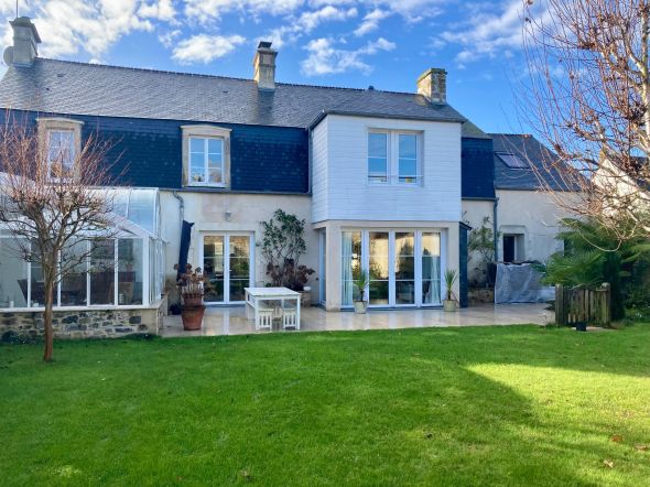 Sale House Saint-Vaast-la-Hougue 6 Rooms 212 m²