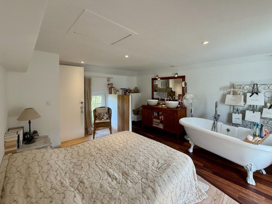 Norman house 8 Rooms for sale on MANNEVILLE LA PIPARD (14130)