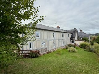 Norman house 8 Rooms for sale on MANNEVILLE LA PIPARD (14130)