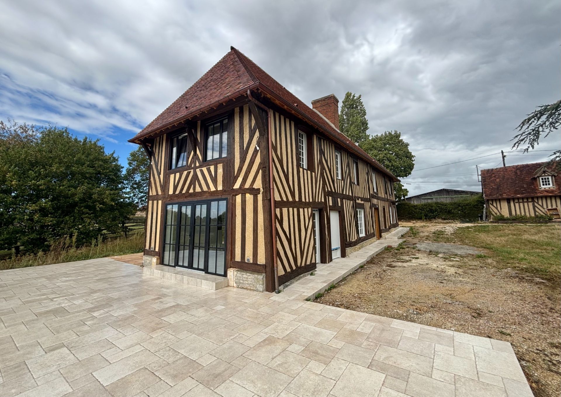 house 7 Rooms for sale on MEZIDON VALLEE D AUGE (14140)