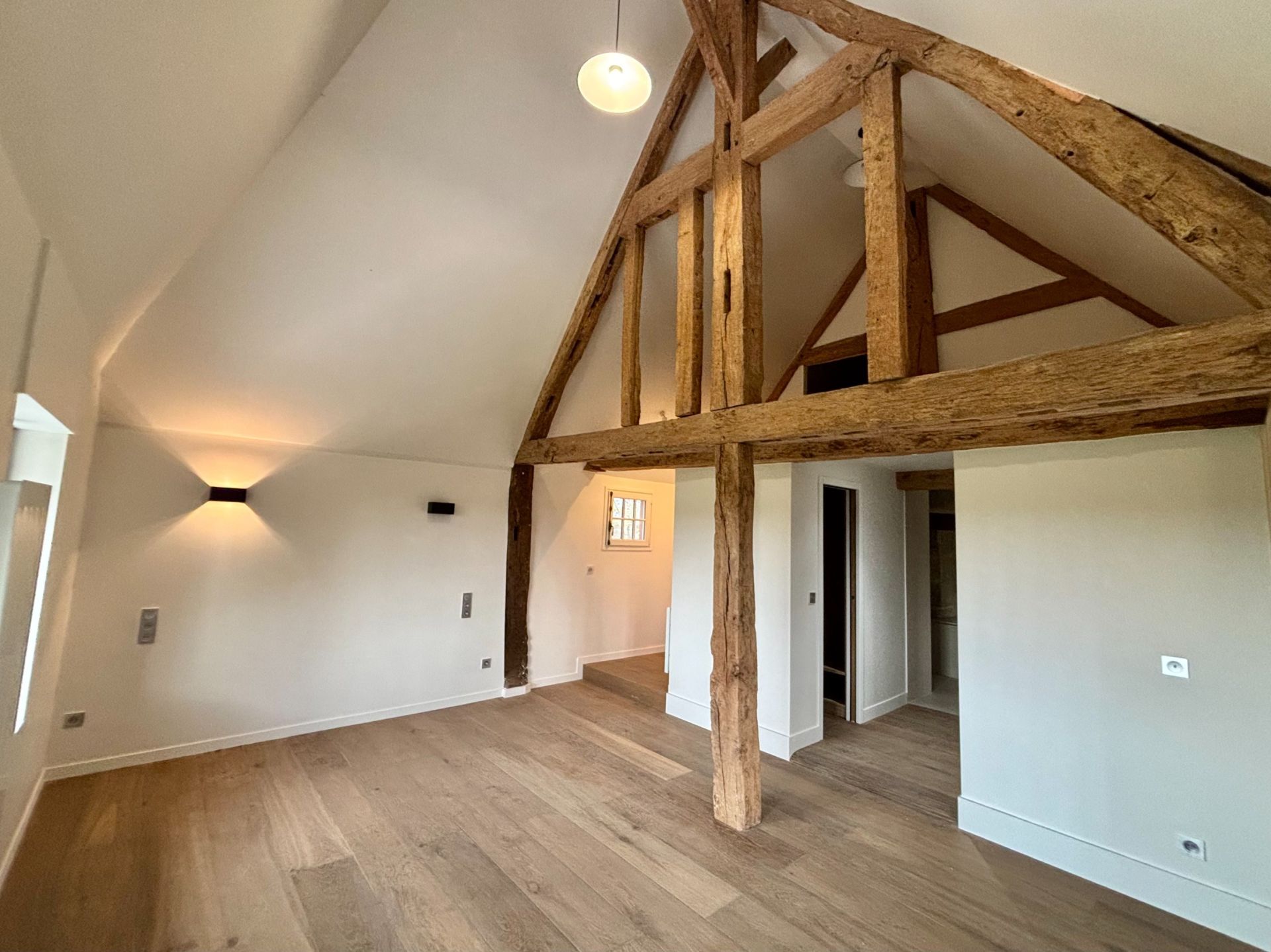house 7 Rooms for sale on MEZIDON VALLEE D AUGE (14140)