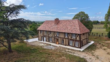 house 7 Rooms for sale on MEZIDON VALLEE D AUGE (14140)