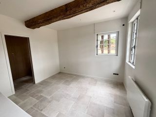 house 7 Rooms for sale on MEZIDON VALLEE D AUGE (14140)