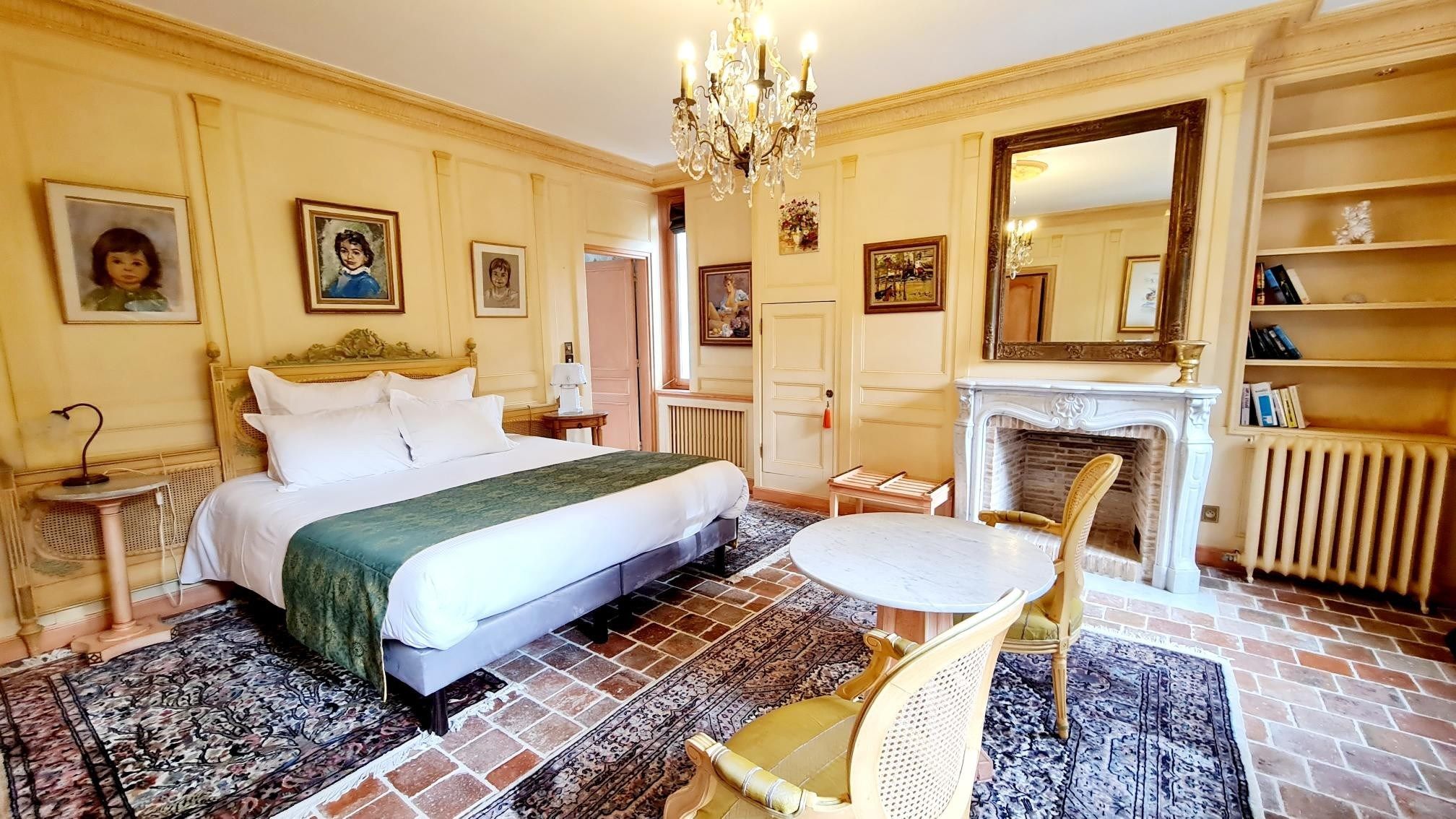 mansion 16 Rooms for sale on PONT L EVEQUE (14130)