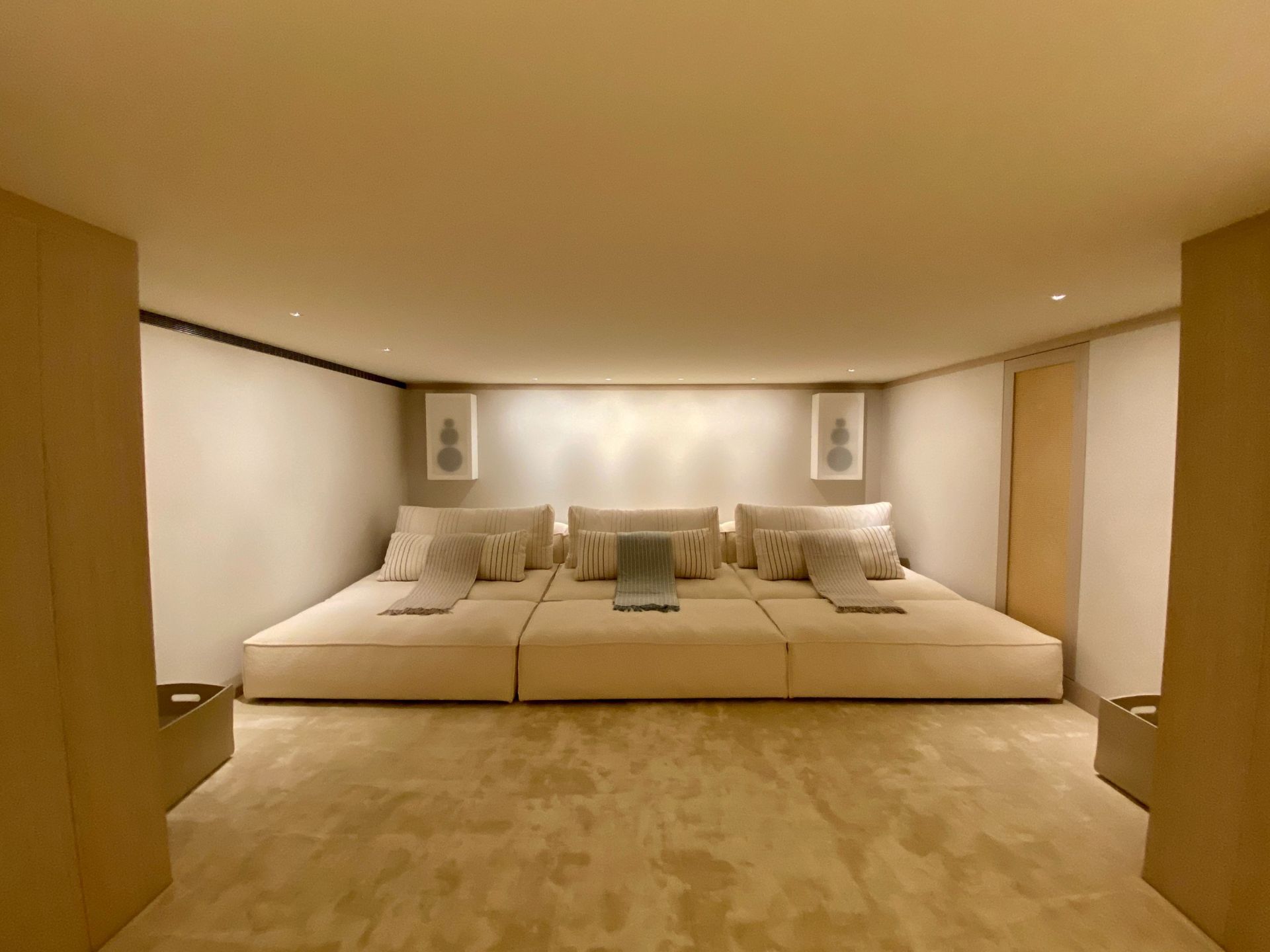 house 10 Rooms for sale on DEAUVILLE (14800)