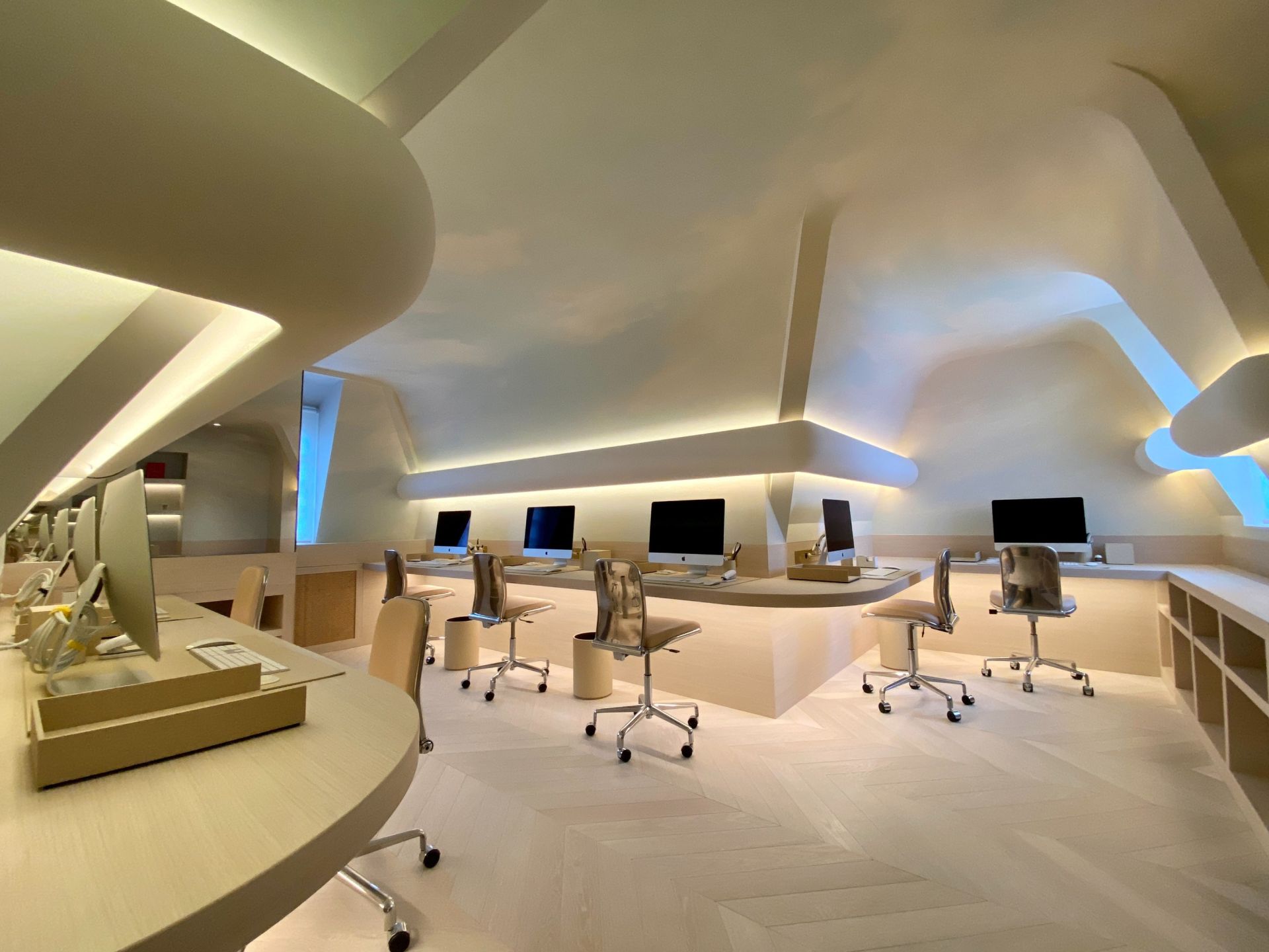 house 10 Rooms for sale on DEAUVILLE (14800)