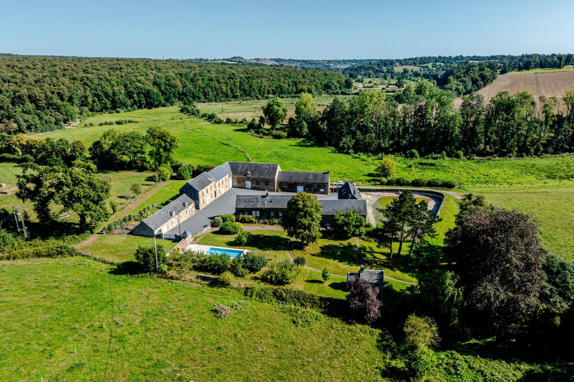 house 19 Rooms for sale on BAYEUX (14400)