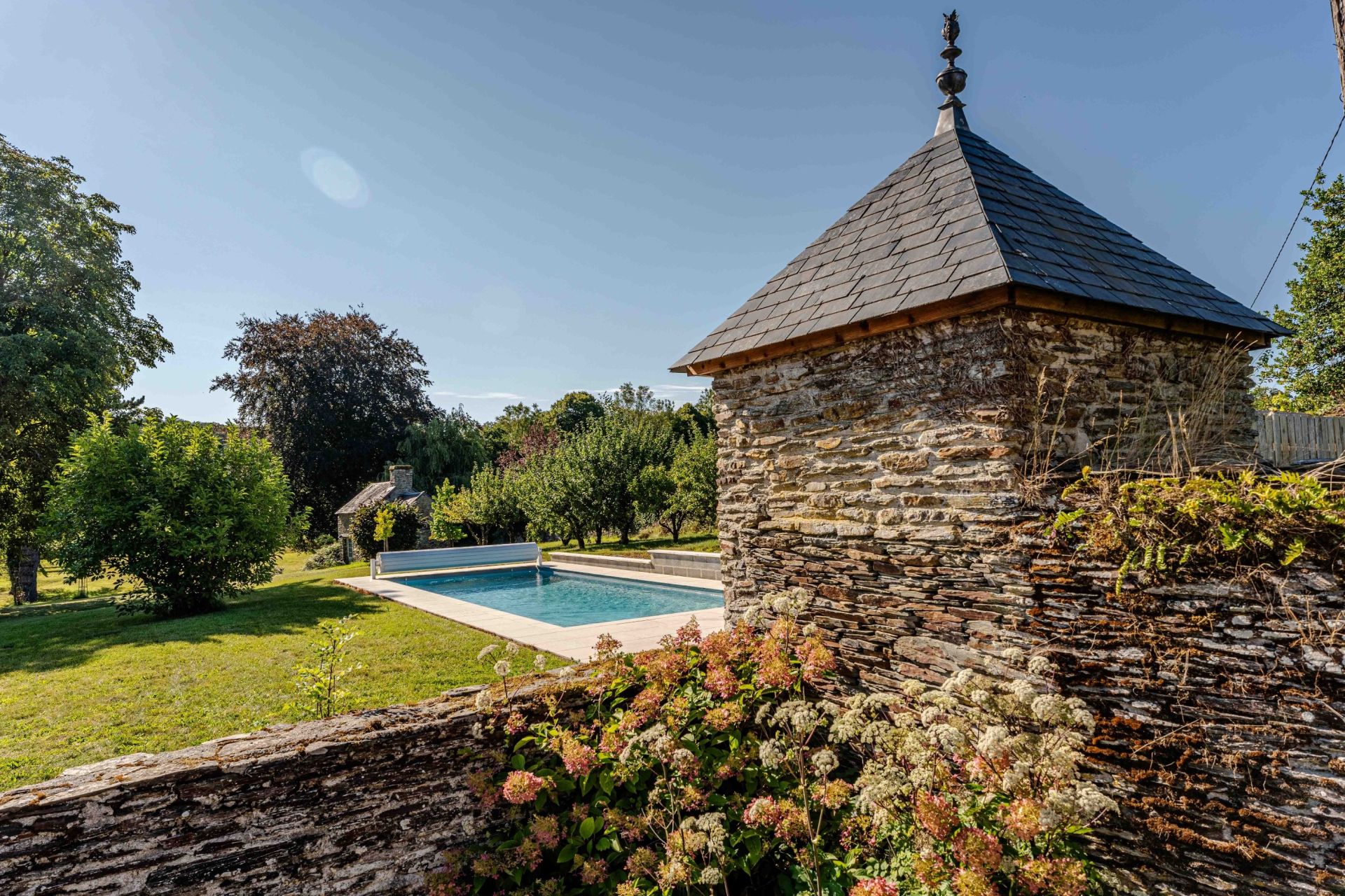 house 19 Rooms for sale on BAYEUX (14400)