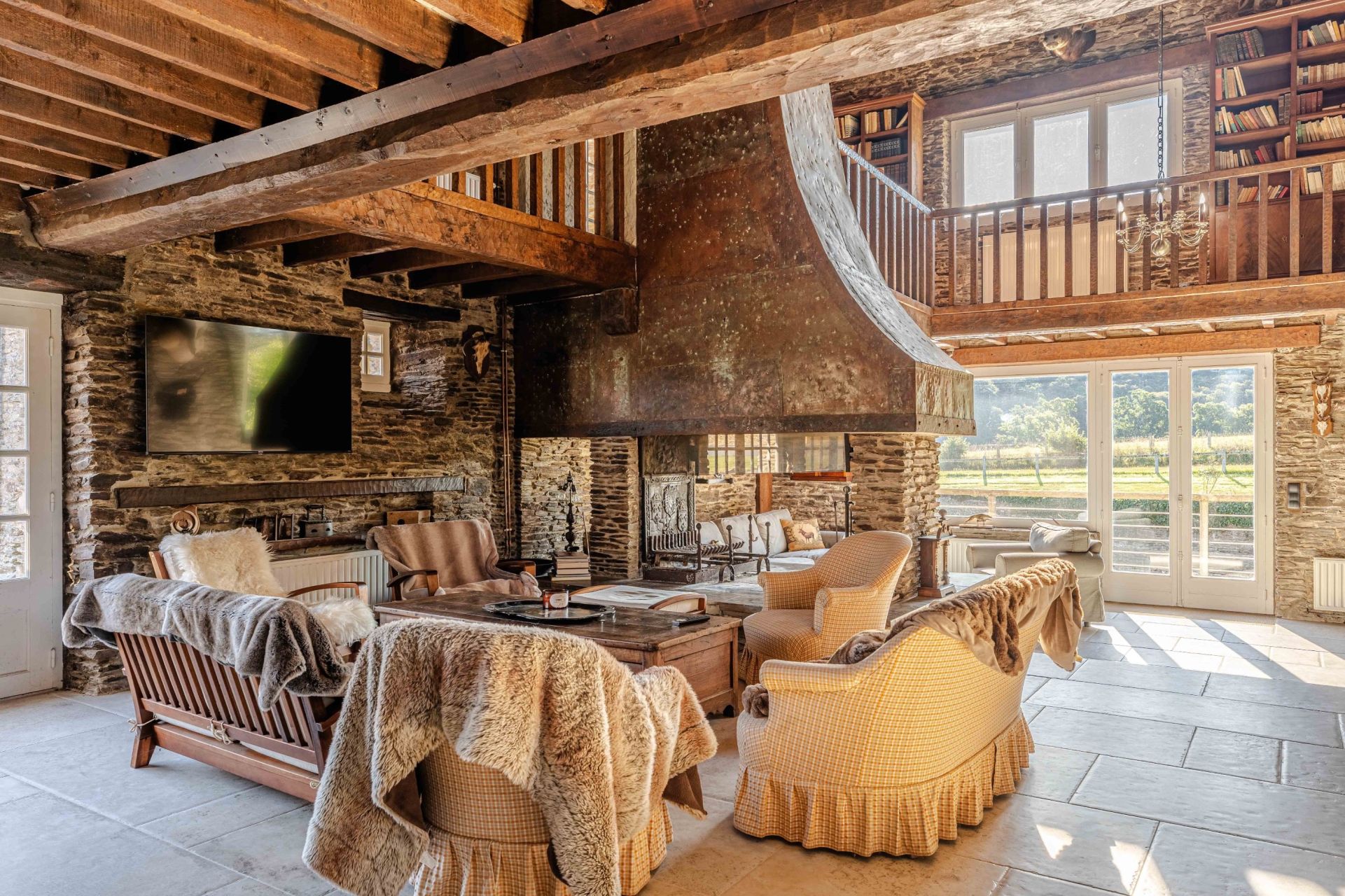 house 19 Rooms for sale on BAYEUX (14400)